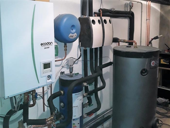 Installation d'une PAC air eau mitsubishi  avec un circuit plancher eau chaude sanitaire à Briançon Hautes Alpes 05 région PACA