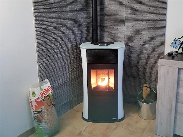 Installation d'un poêle aux granulés de bois Edilkamin MYA 6,5 Kw 