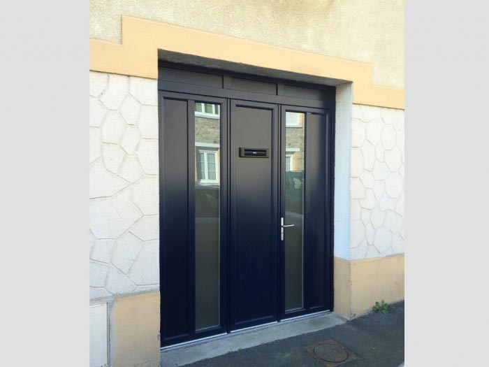 Consultez la chantier : porte de garage battante latérale aludoor - région bretagne