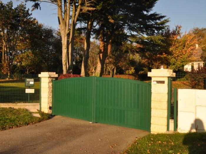 Portail aluminium motorisé - Région Bretagne