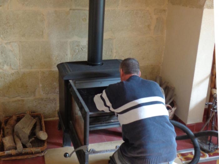 Consultez la chantier : ramoneur - ramonage poêle bois à sauveterre 30 gard et 84 vaucluse