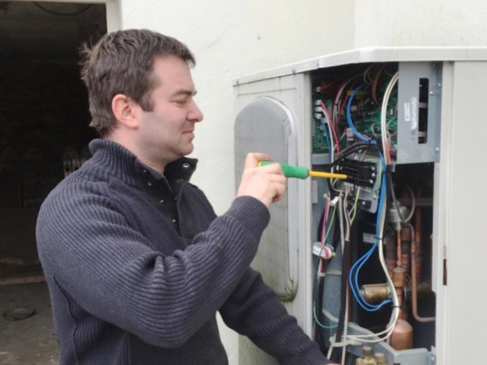 Consultez la chantier : entretien et dépannage pompe à chaleur airpac à moelan sur mer 29 finistère