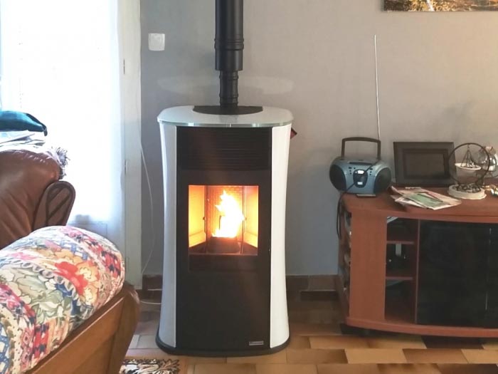 Consultez la chantier : poêle à granulés de bois pellets de marque edilkamin à la chapelle la reine 77