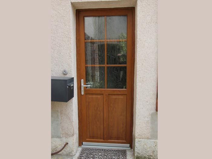 Consultez la chantier : pose de porte d'entrée pvc  triple vitrage