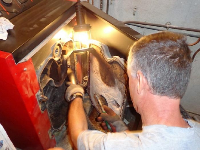 Consultez la chantier : ramoneur 30 gard et 84 vaucluse - ramonage entretien dépannage chaudière fioul chappée à roquemaure