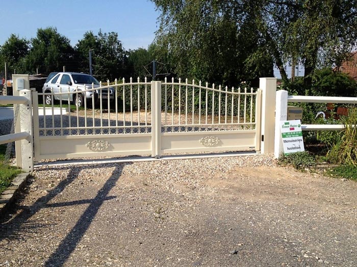 portail aluminium la toulousaine avec motorisation somfy