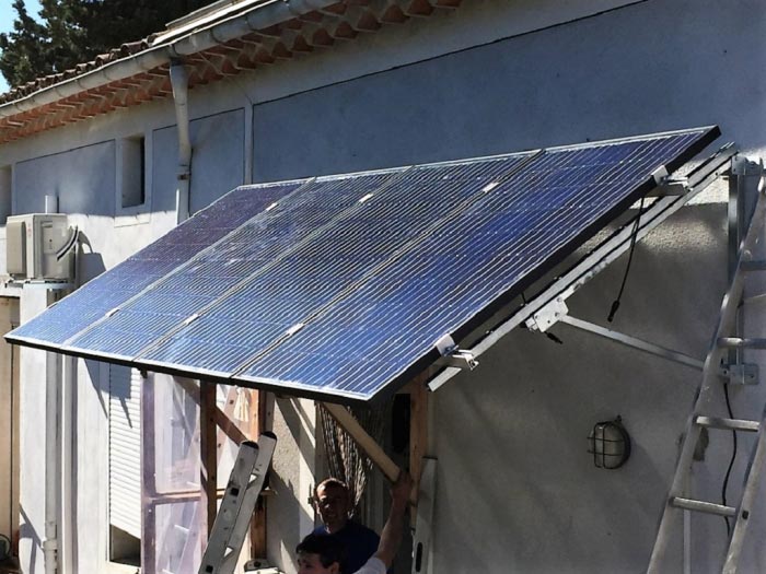 Consultez la chantier : installation photovoltaïque en site isolé 2kwc avec onduleur hybride et stockage batteries gel