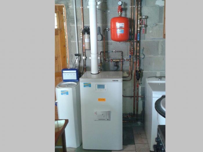 Installation d’une chaudière gaz à condensation à semi-accumulation FRISQUET-Vienne (86)