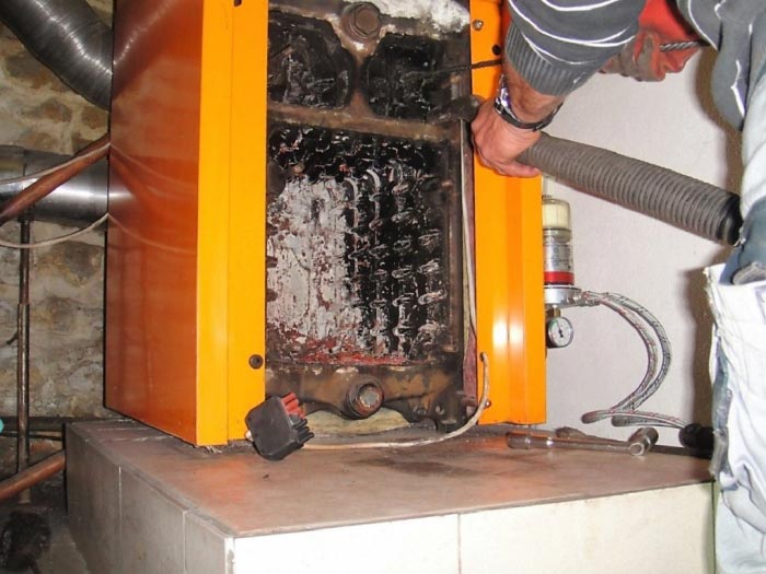 ramoneur 30 gard 84 vaucluse - entreprise de ramonage et entretien chaudière à sauveterre