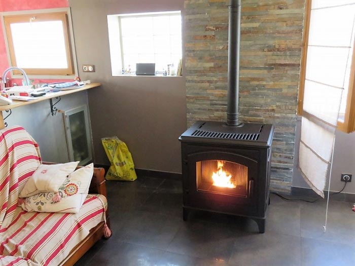 Consultez la chantier : installateur qualibois rge - 74 haute-savoie - pose poêle à granulé de bois pellet mcz déco à rumilly