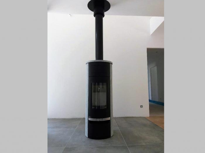 Consultez la chantier : installation d'un poêle à bois fonte flamme (cheministe) à essegney 88130 vosges