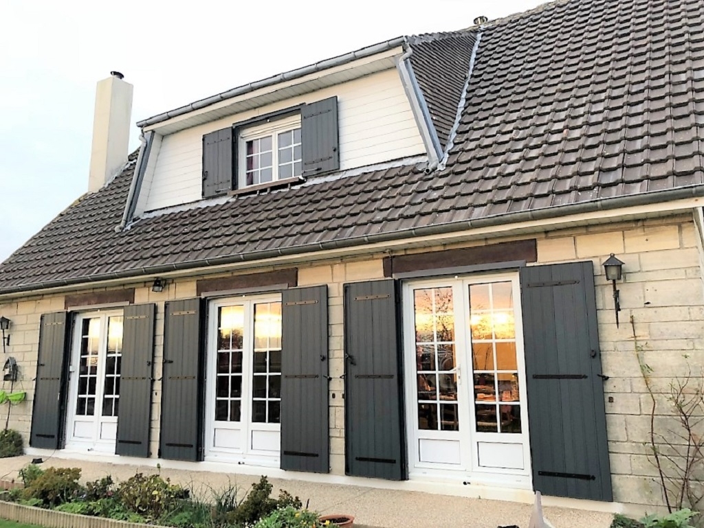 installation / pose de volet battant pvc sur cadre, par artisan menuisier