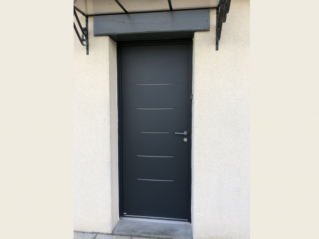 pose d'une porte d'entrée bel'm à yerville, 76