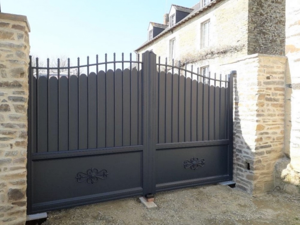 Consultez la chantier : pose d'un portail en aluminium