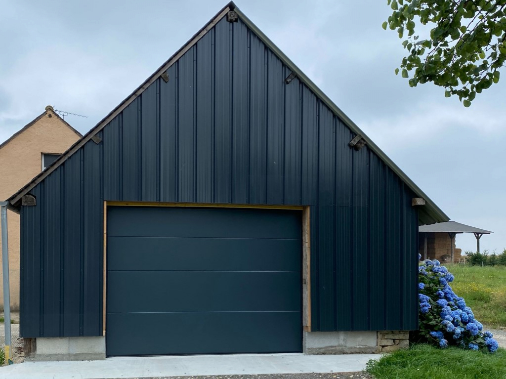 Consultez la chantier : pose d'une porte de garage