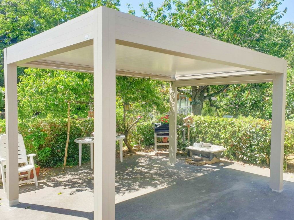 Consultez la chantier : pose d'une pergola bioclimatique
