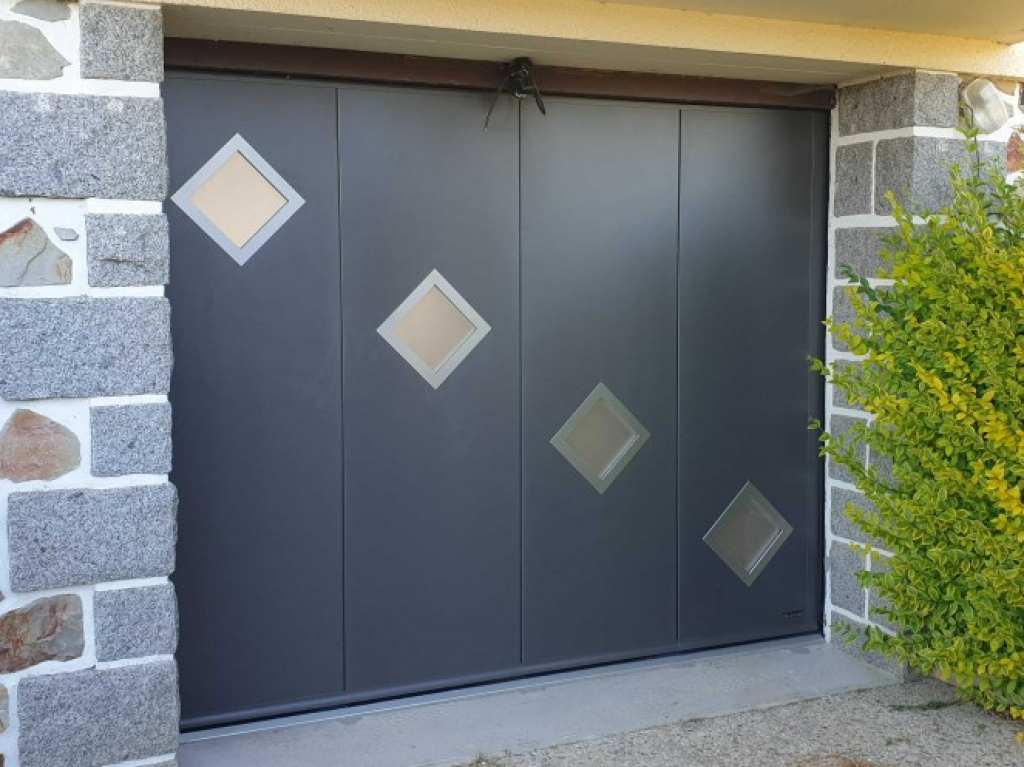 Consultez la chantier : pose d'une porte de garage