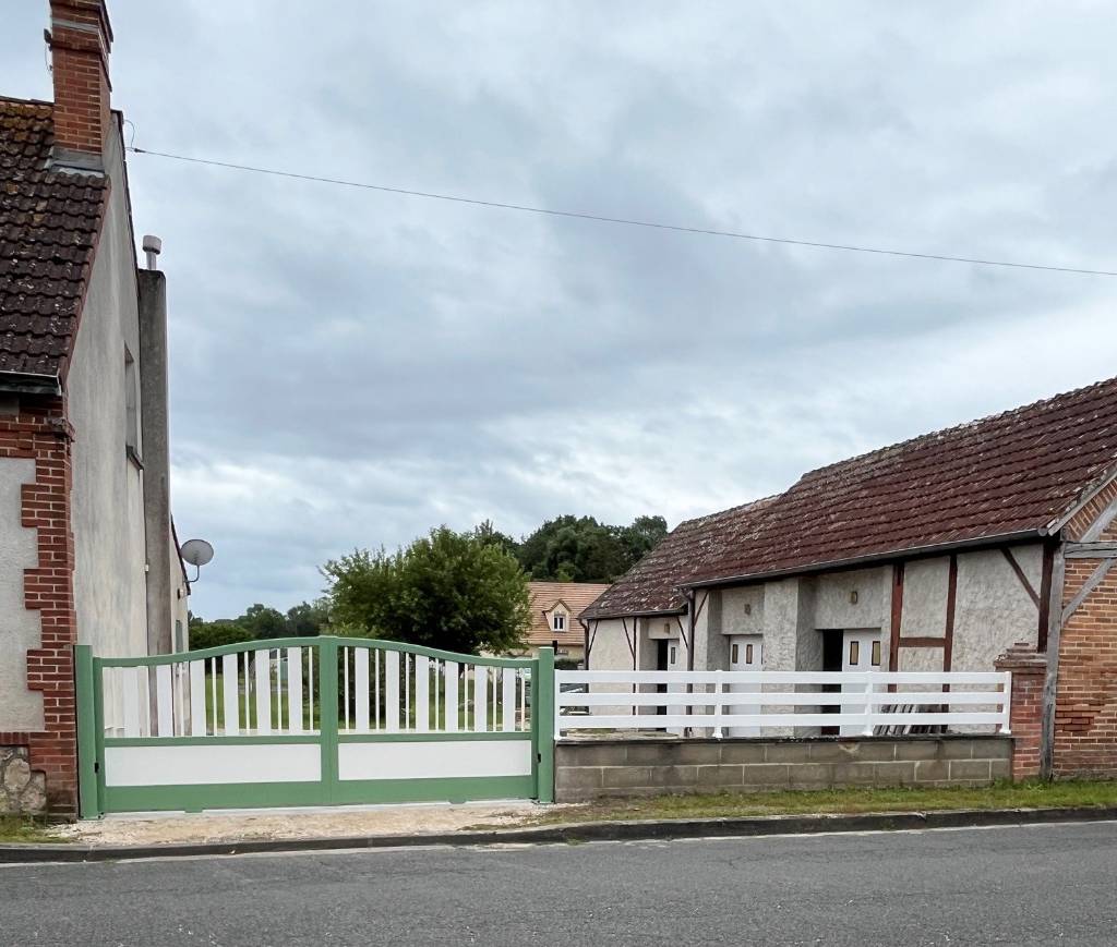 Installation d’un portail coulissant motorisé aluminium sur mesure à Selles Saint Denis (41)-Loir et Cher (41)