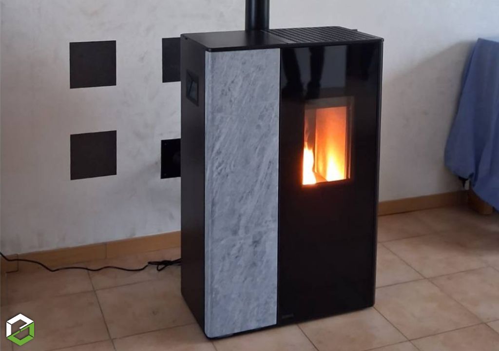 Installation d'un poêle à granulé Rika SONO RAO par un chauffagiste certifié RGE QualiBois