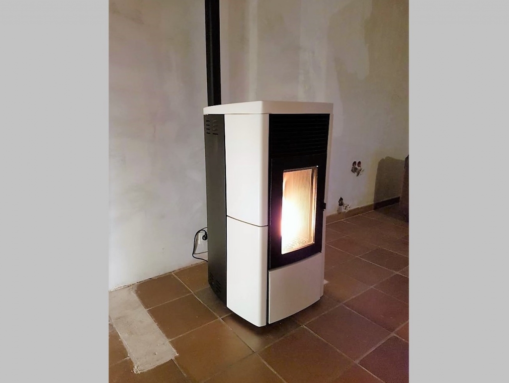 Consultez la chantier : installation poêle à granulé de bois mcz star  - rge qualibois - artisan chauffagiste à meyrié (38).