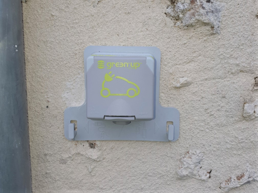 Création d’une prise Green’Up pour véhicule électrique-Vienne (86)