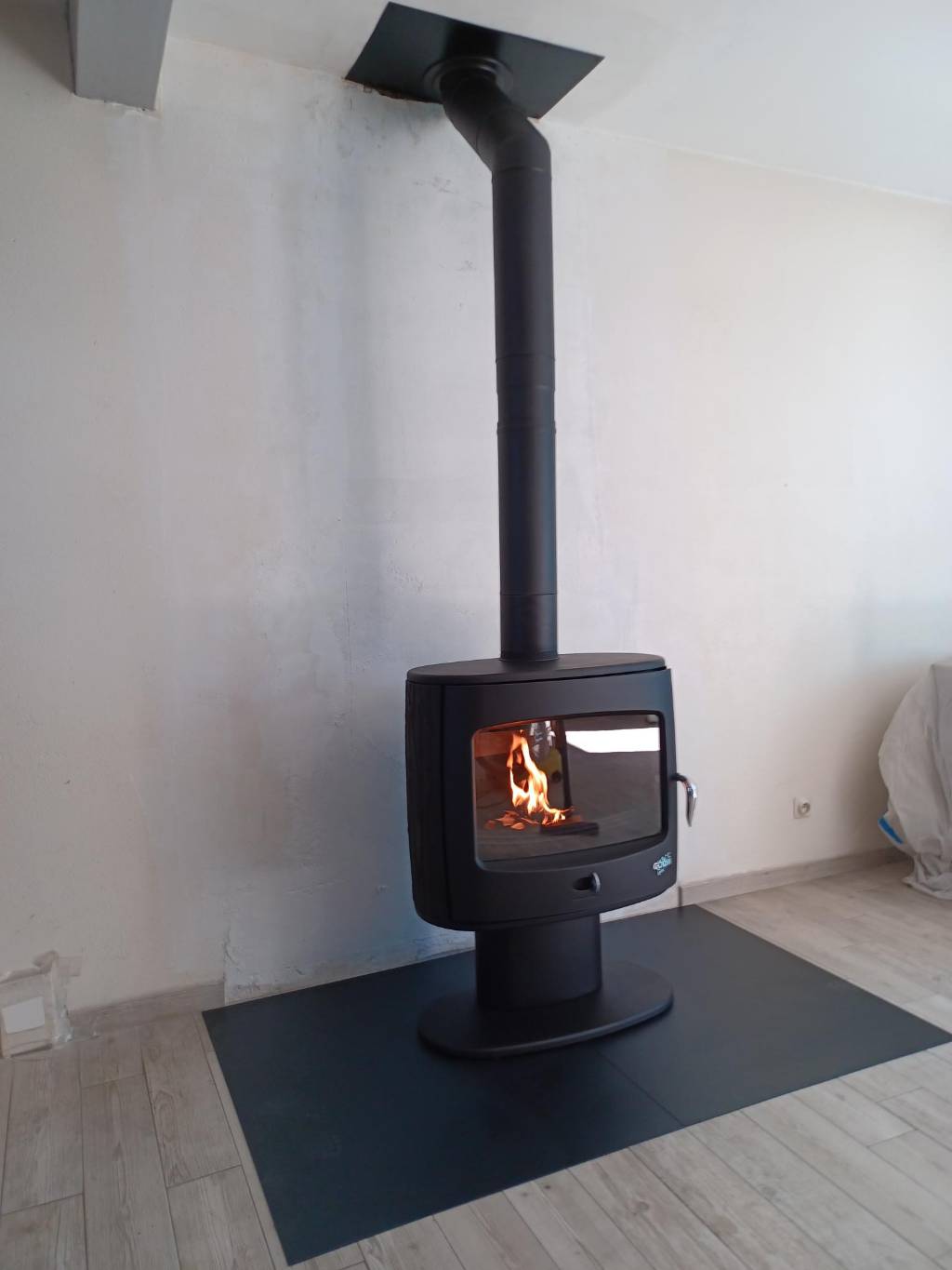 Installation d'un poêle à bois de la Marque : GODIN Modéle : ELIOT- Entreprise RGE Qualibois-Indre (36)