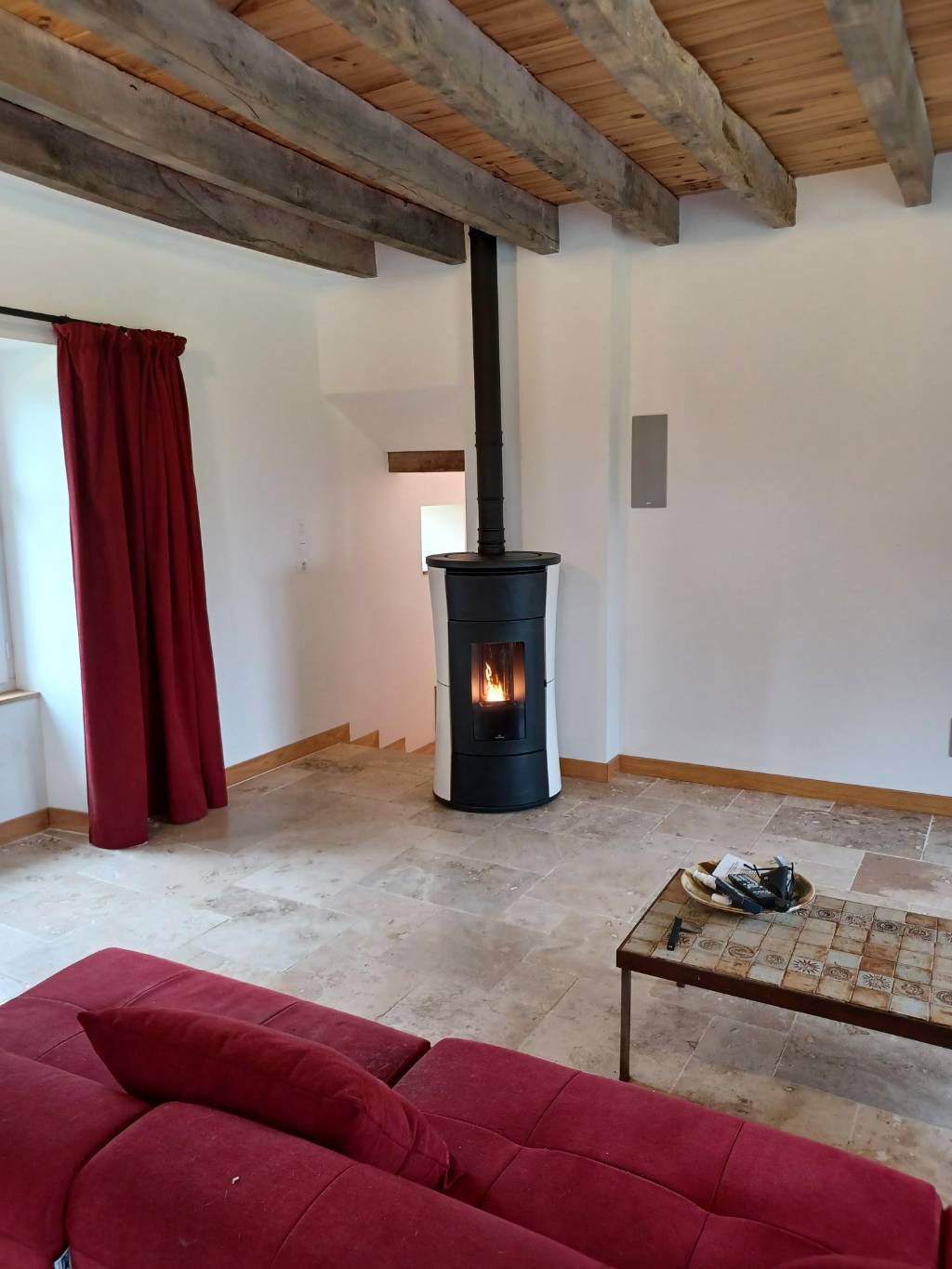Installation d'un poêle à granulés de bois de la Marque : EDILKAMIN Modèle : CHERIE 9 + EVO- Entreprise RGE Qualibois 7*