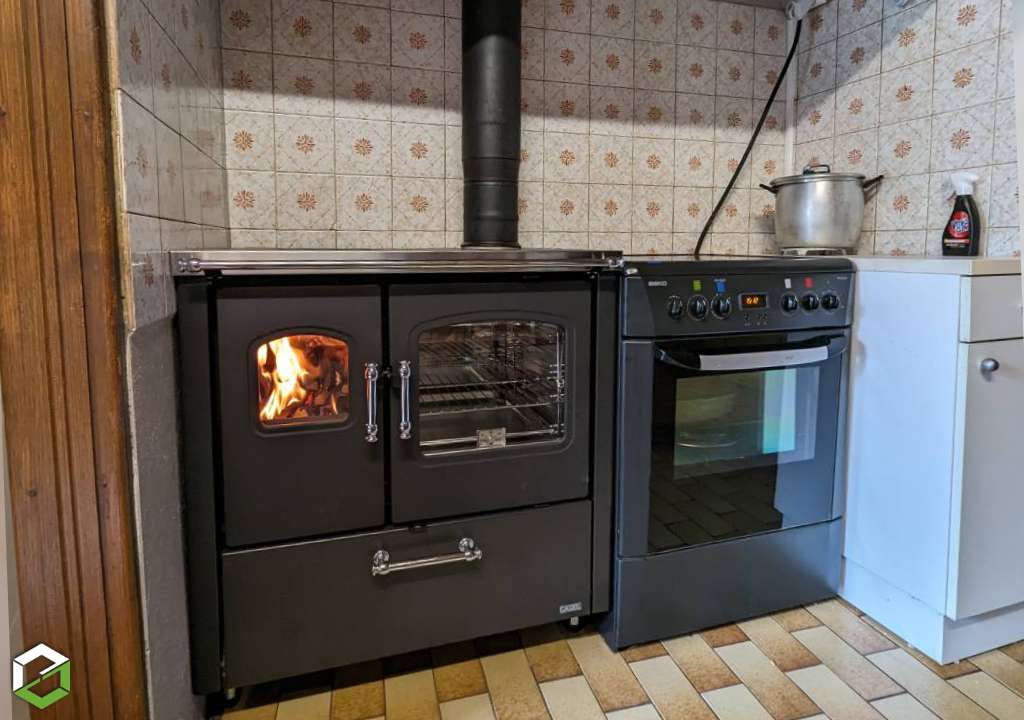 Pose d'une cuisiniere à buches cadel entreprise rge qualibois