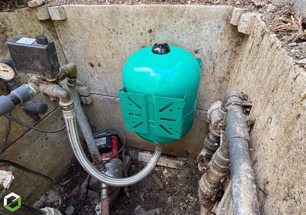 Ets A.Ciret Chauffage Plomberie : Remplacement d’un vase d’expansion sanitaire extérieur