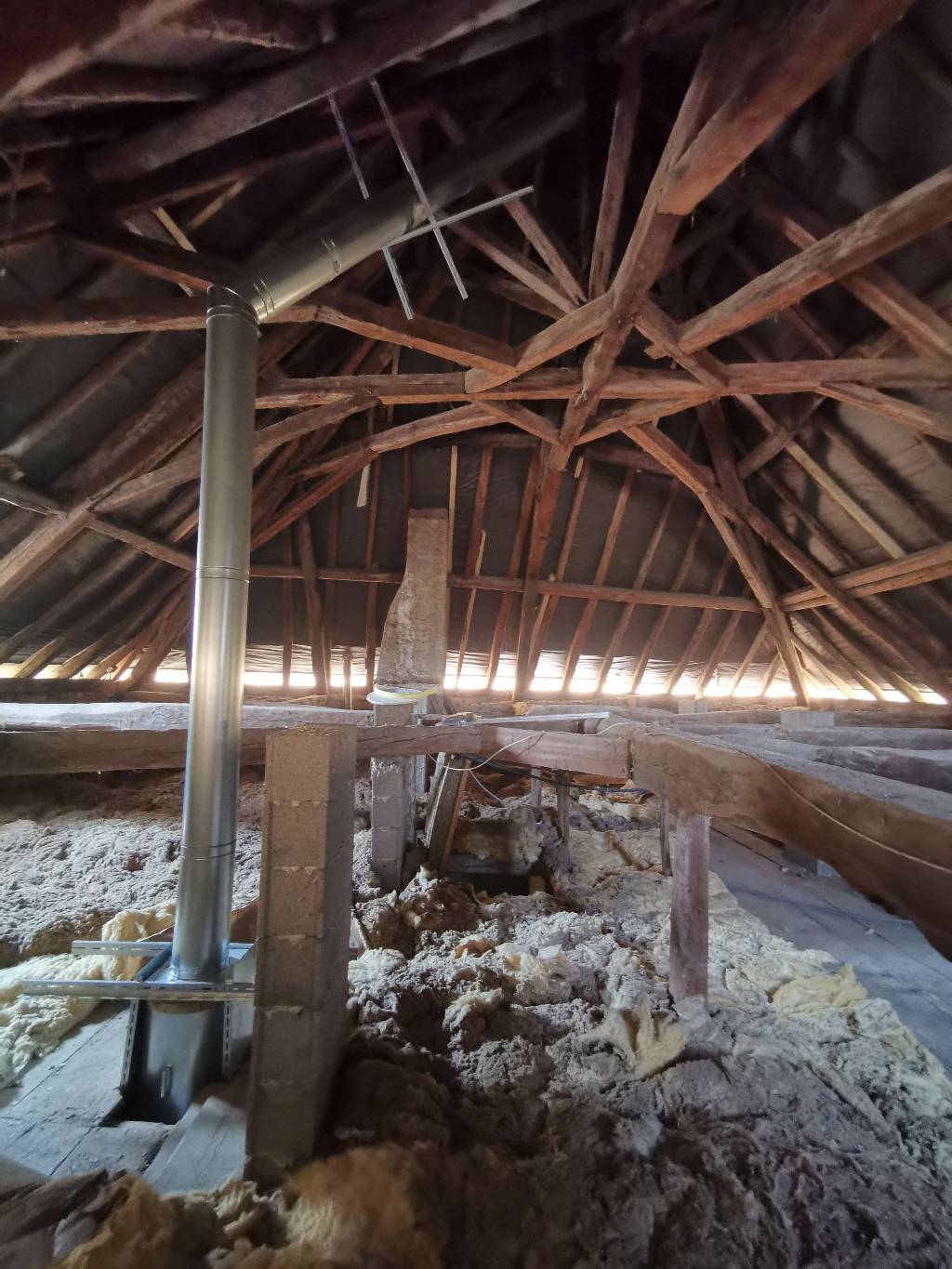 Création d'un conduit POUJOULAT et installation d'un poêle à bois ORANIER / RGE QUALIBOIS