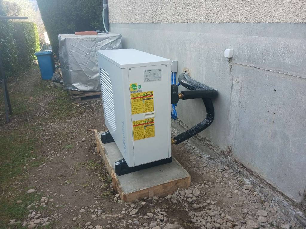 Installation d'un chauffage solaire SOLISART couplage sur pompe à chaleur EASYPELL en remplacement du chaudière gaz vetuste