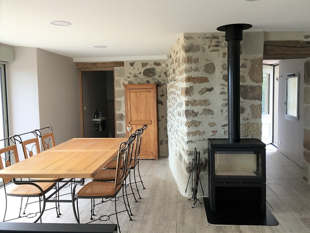 Consultez la chantier : poêle à bois bûche 7kw fonte flamme