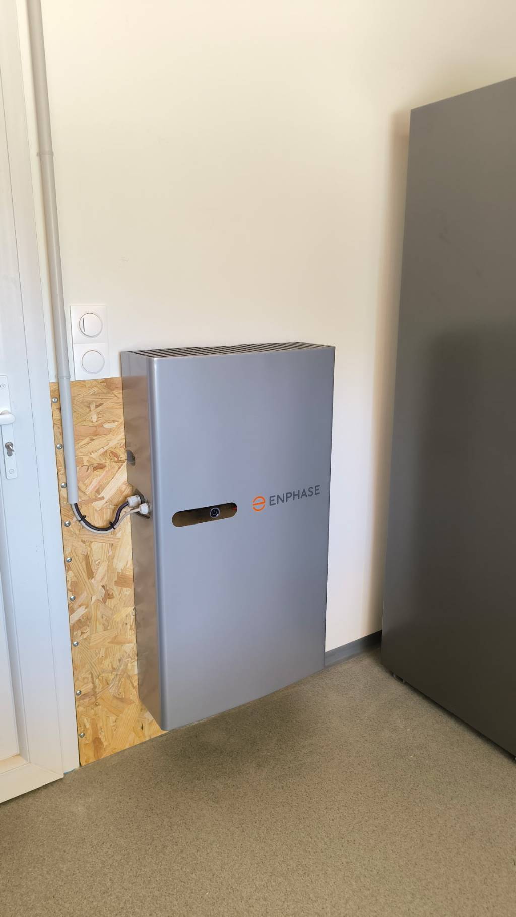 Installation d'une batterie de stockage ENPHASE