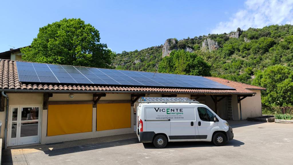 Installation de 40 panneaux photovoltaiques sur l'école de St Géry-Vers