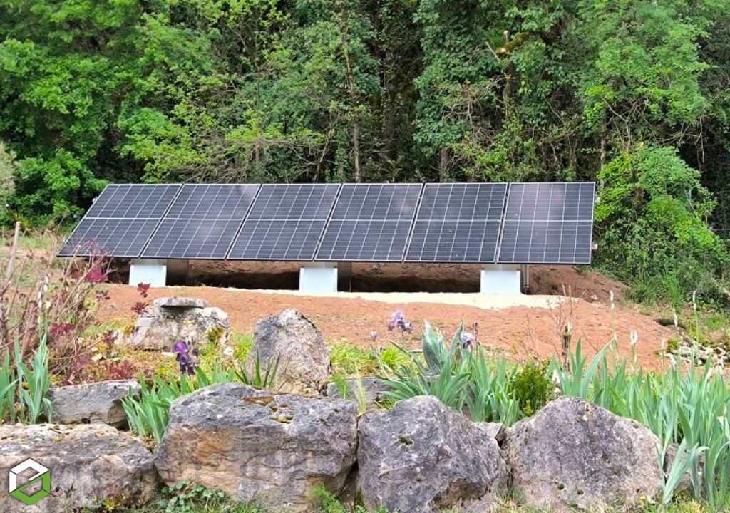 Installation de panneaux photovoltaiques au sol  en auto consommation