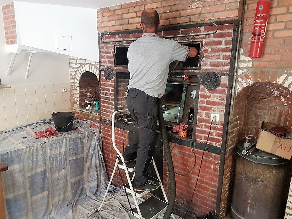 Consultez la chantier : ramonage de four boulanger au bois ......du 19 ème par  ensem agence de lézat