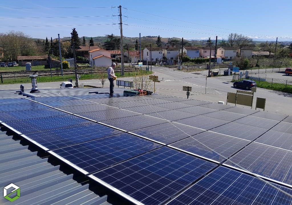 Nettoyage capteurs solaires photovoltaïques avec robot par ENSEM agence de Lézat
