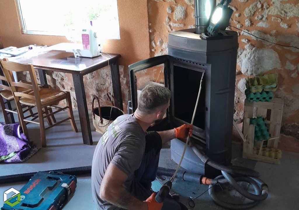 Ramonage poêle à bois INVICTA par ENSEM Agence de Lézat