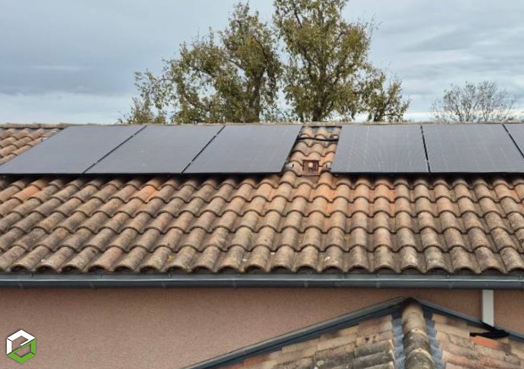  photovoltaïque avec micro onduleurs enphase iq8 exposé plein sud