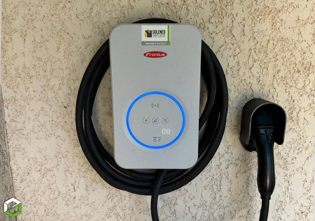 Installation d'une borne de recharge FRONIUS pour véhicule électrique