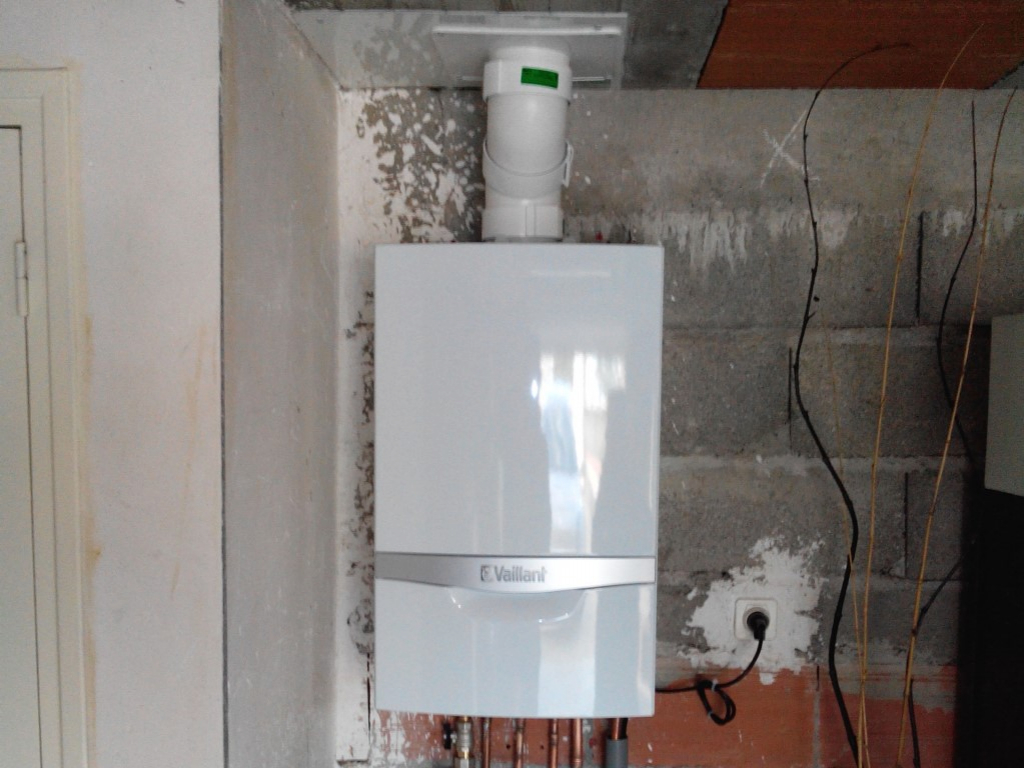 installation chaudière gaz murale à condensation Vaillant ecotec plus