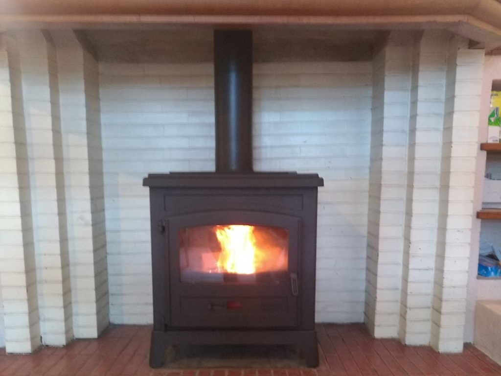 Consultez la chantier : installation d'un poêle à bois godin