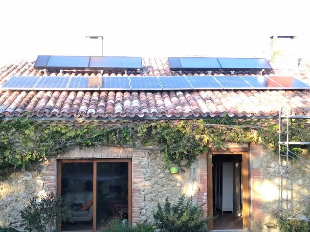 installation de capteurs solaires à air et de capteurs solaires photovoltaïques