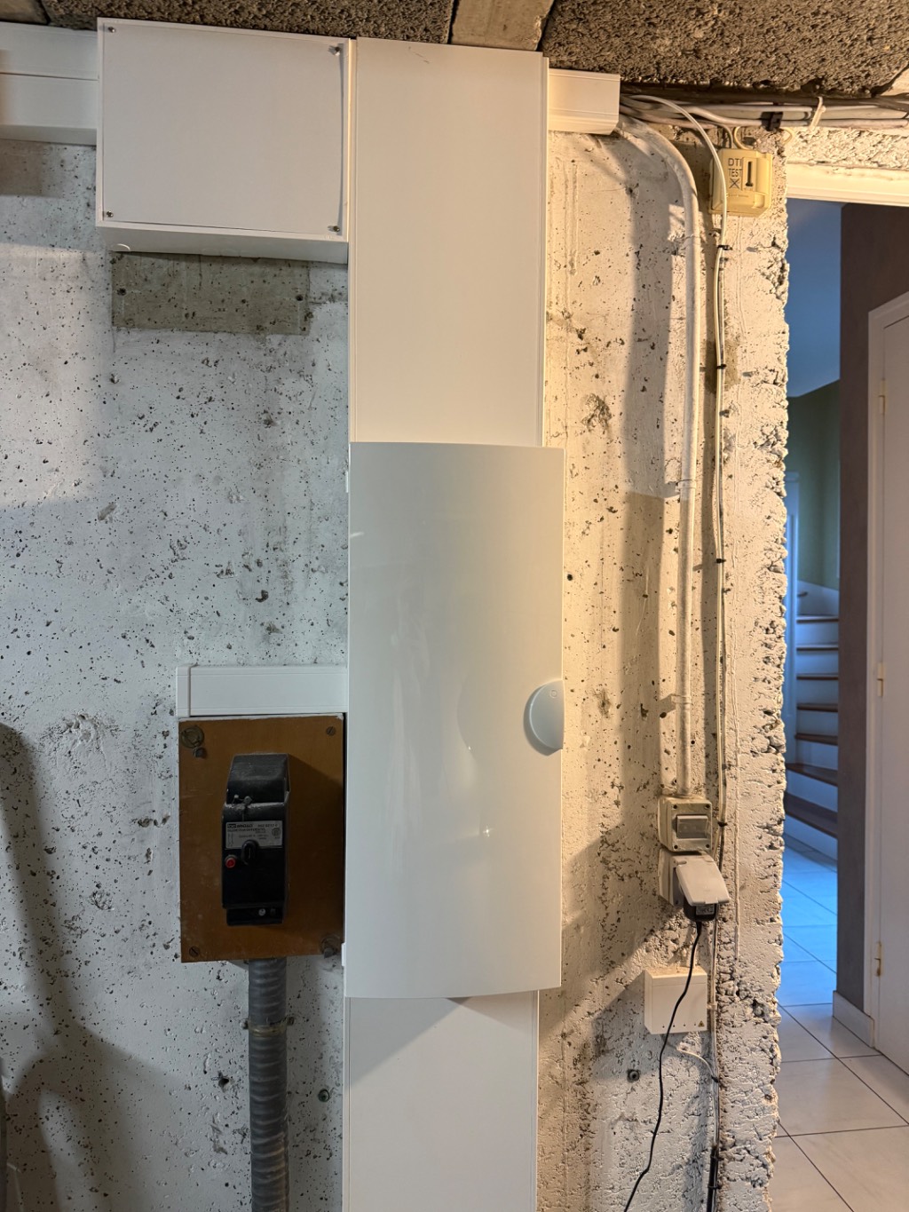 REMPLACEMENT ET MISE EN CONFORMITÉ D'UN TABLEAU ÉLECTRIQUE AU RELECQ-KERHUON 