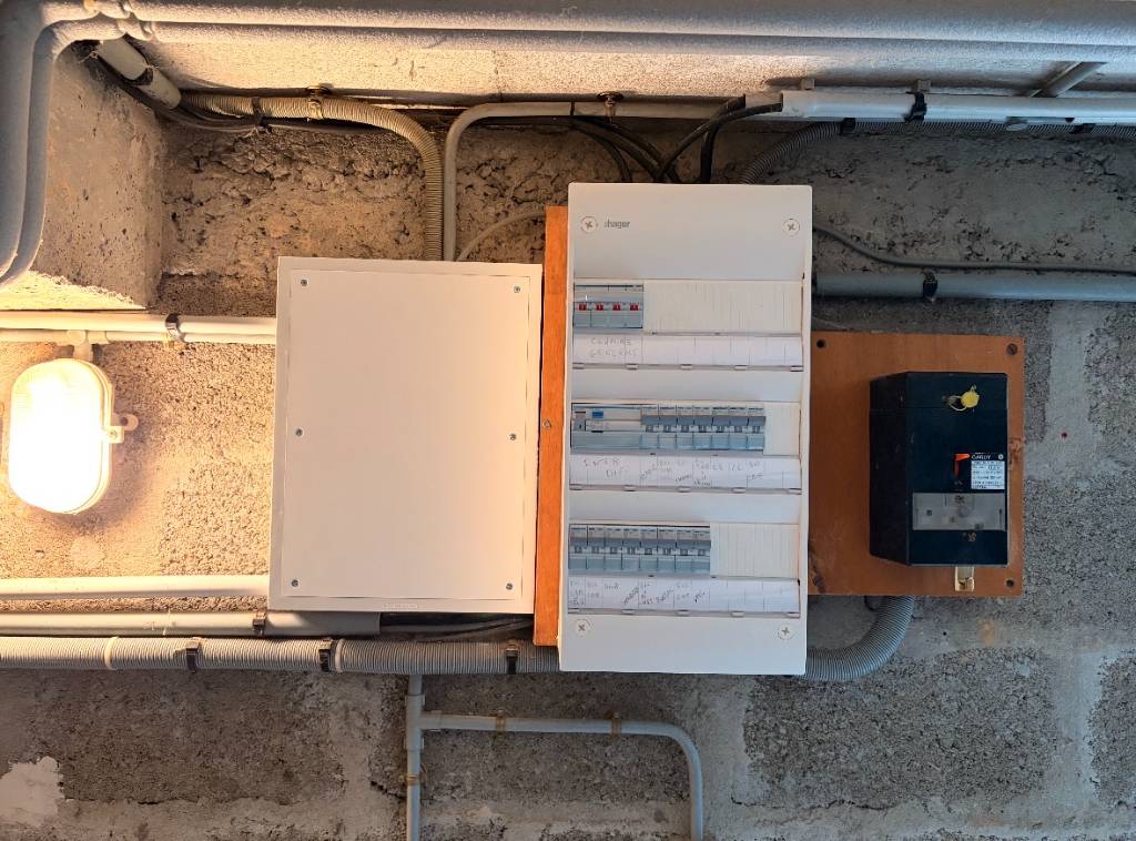 Rénovation électrique complète d'une maison-Calvados (14)