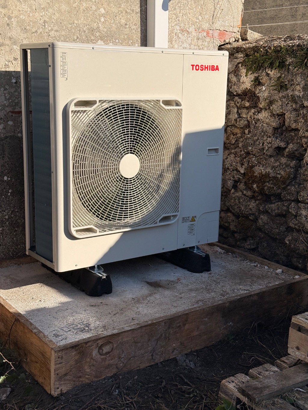 Pompe à chaleur air/eau Toshiba Estia 14 kW dans le Sud Gironde : adieu le fioul-Gironde (33)