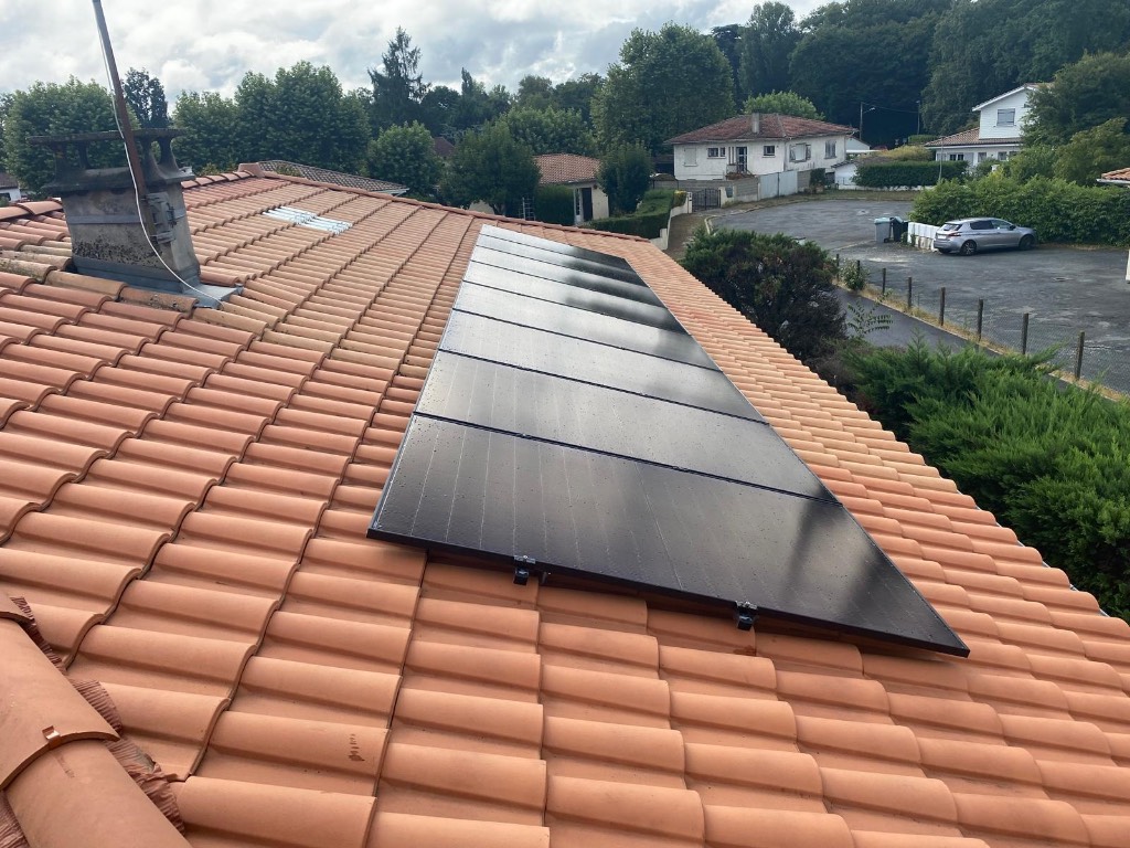 Panneaux solaires 6 kWc en micro-onduleurs à Léognan : autoconsommation avec revente du surplus-Gironde (33)