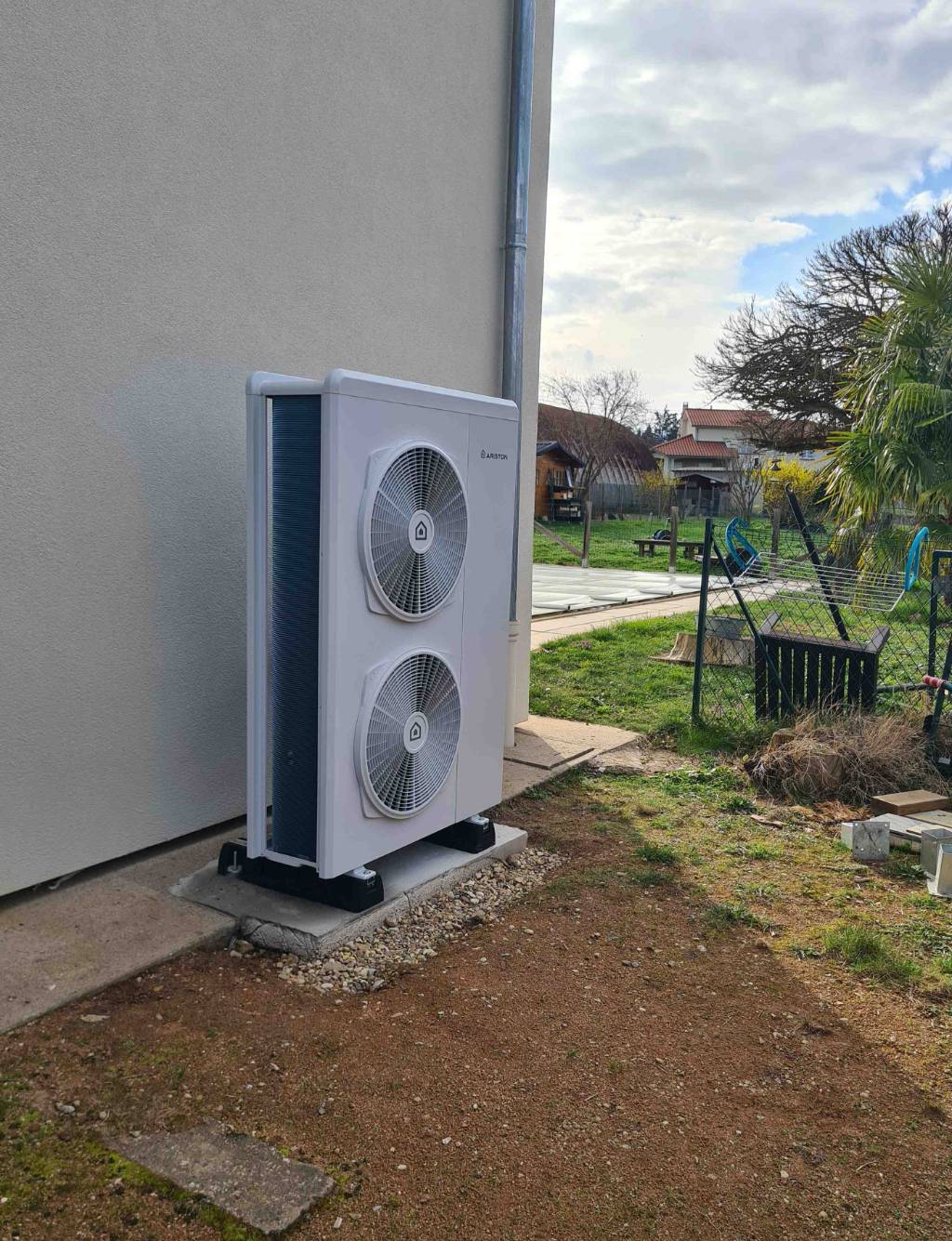 Installation pompe à chaleur en remplacement d'une chaudière gaz à Grézieu-la-Varenne