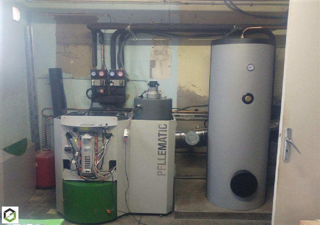 Chaudière à granulés OKOFEN Pellematic classic de 25 Kw avec un ballon d'eau chaude de 300 litres