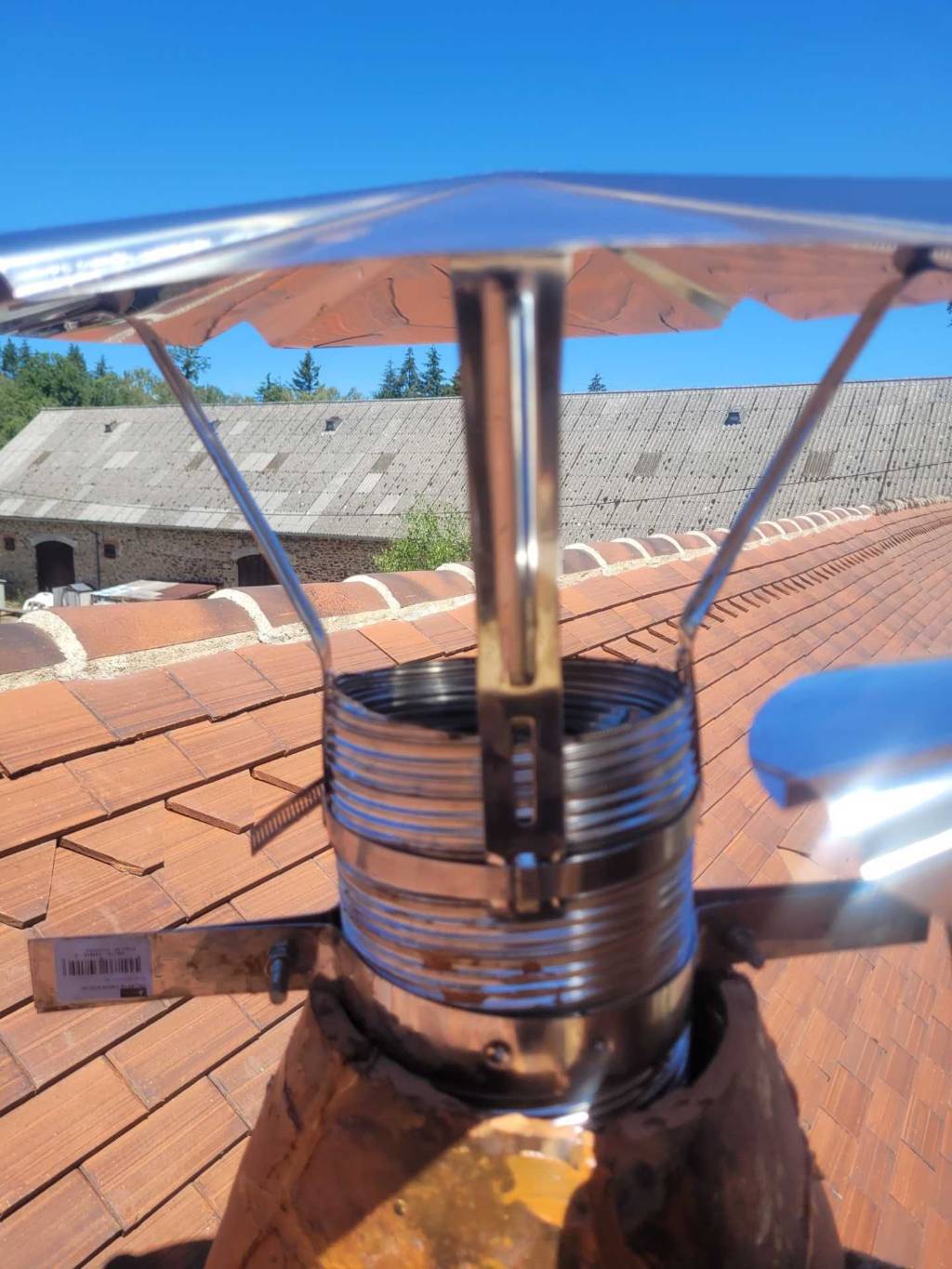 Installation d'un conduit de fumée pour un poêle à bois - RGE Qualibois